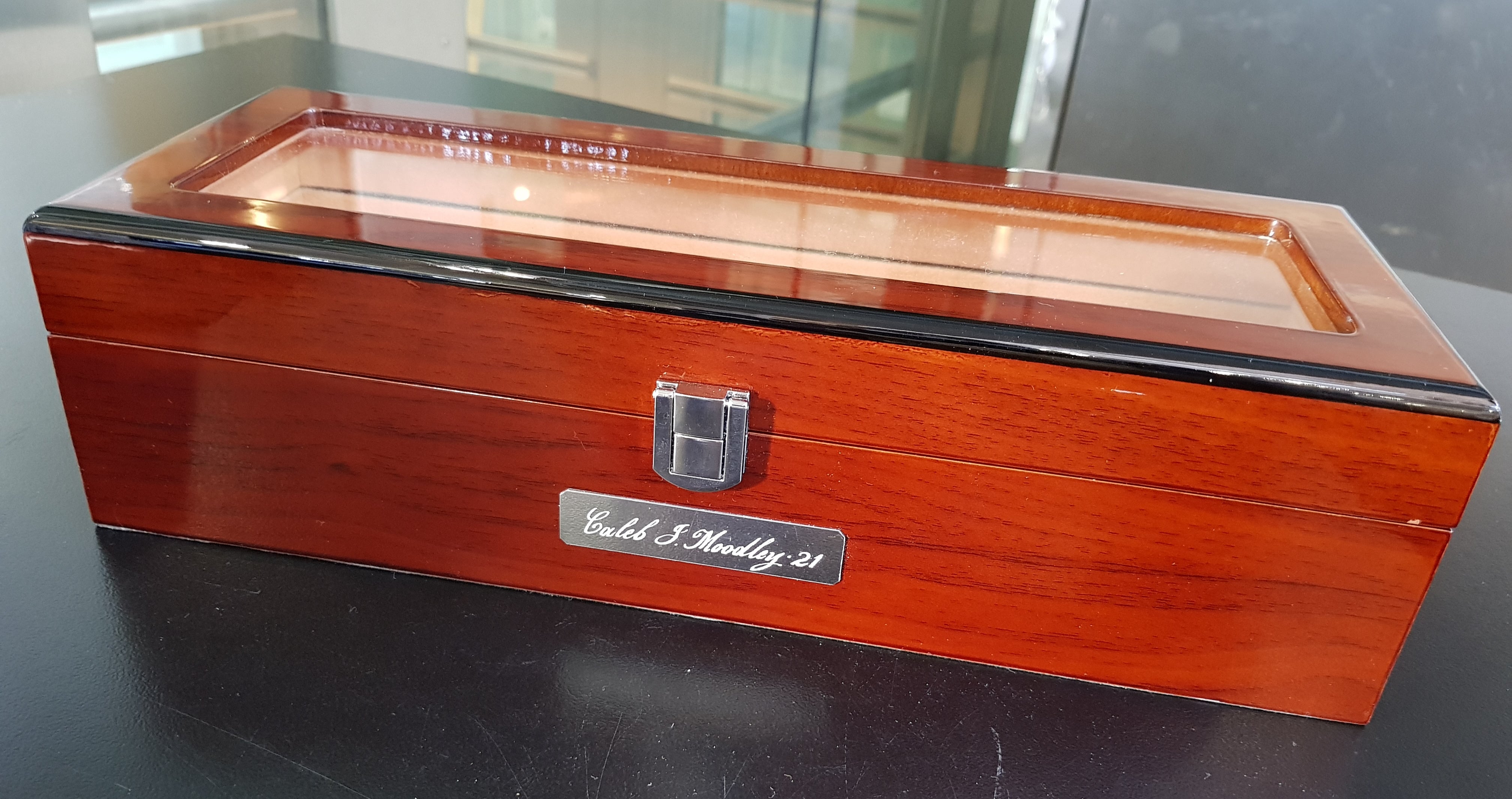 watch box can be engraved on the wood, glass or plate fitted